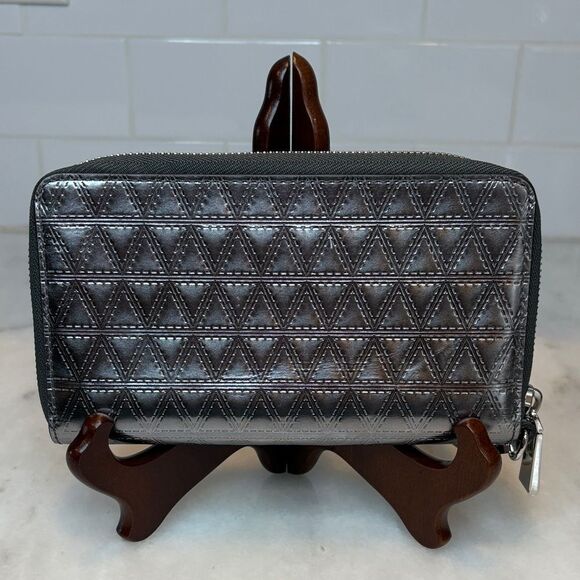 Michael Kors Wallet Metallic Geometric Embossed Wristlet Full Zipper - Picture 5 of 16